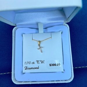 Small cross necklace